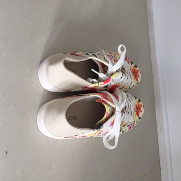 Floral Aldo Sneakers-unworn - Picture 3 of 4
